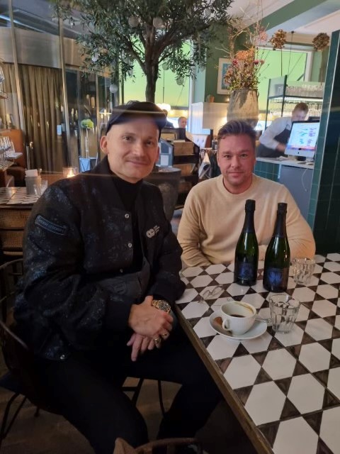 LIDT ROYAL HAR MAN VEL LOV TIL AT VÆRE