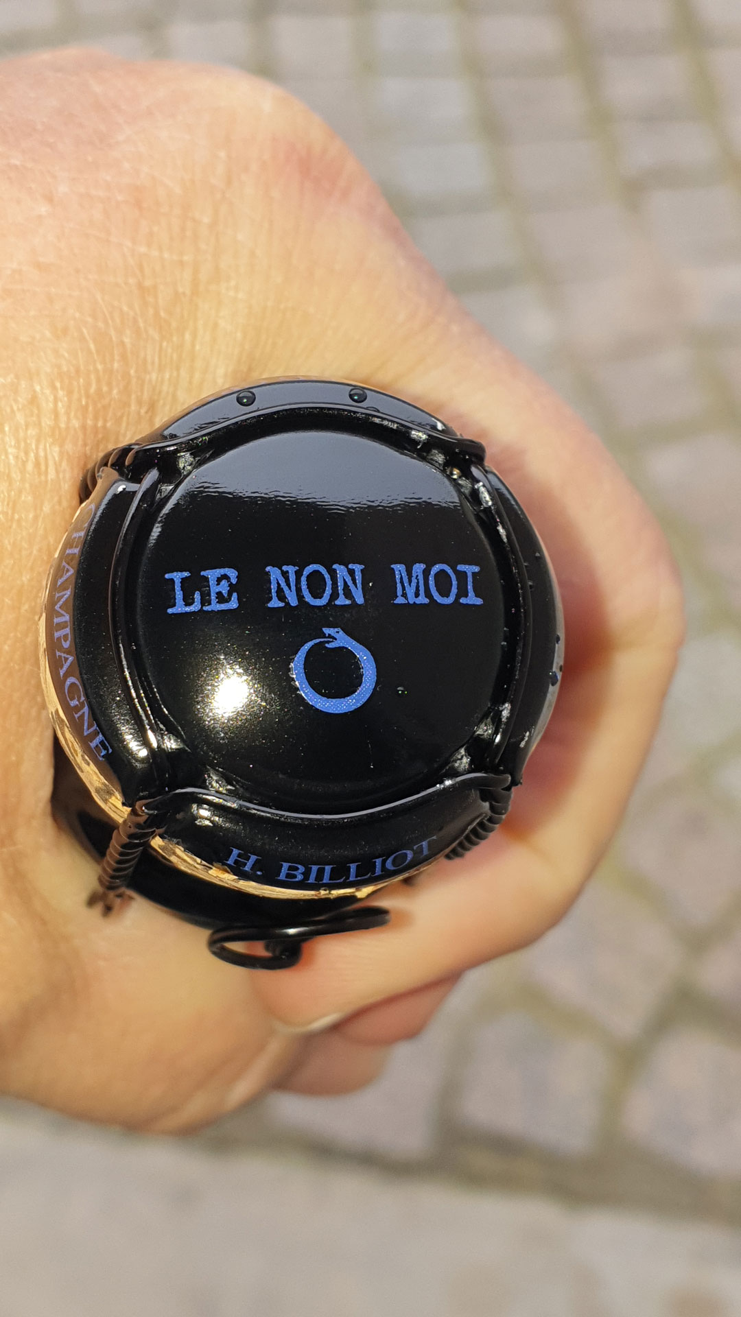 CHAMPAGNE LE NON MOI PART DEUX COMING UP